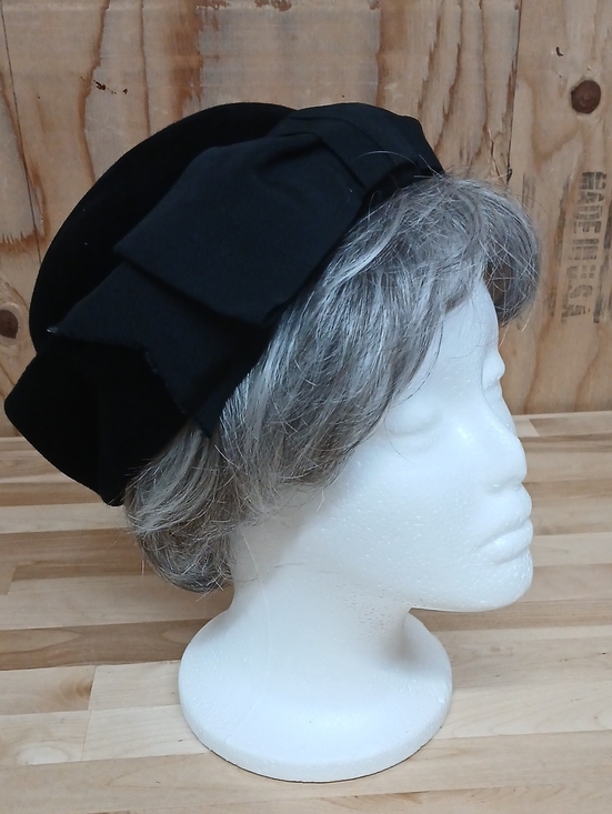 Vintage Accessories - Vintage Union Made Ladies Black Hat with Bow